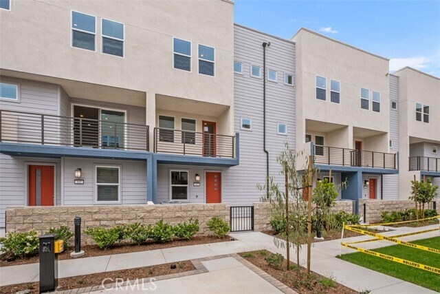 1637 W Lincoln Ave