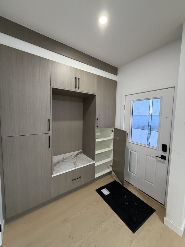 Building Photo - 8507-8132 132 Ave NW Unit 8507 Main