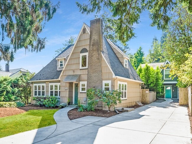 Photo - 2638 SW Custer St Unit #A (House)