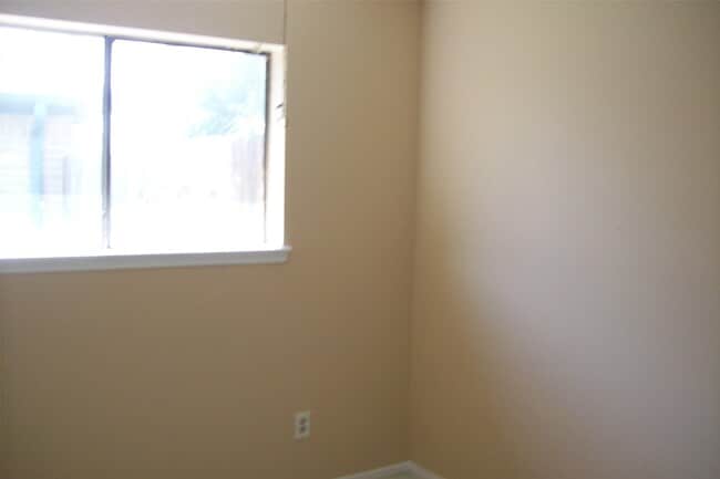 Building Photo - 10526 Crescent Moon Dr