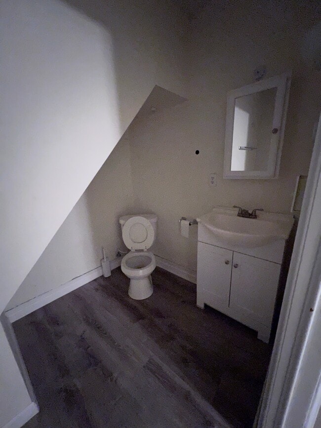 Photo - 7096 NY-104