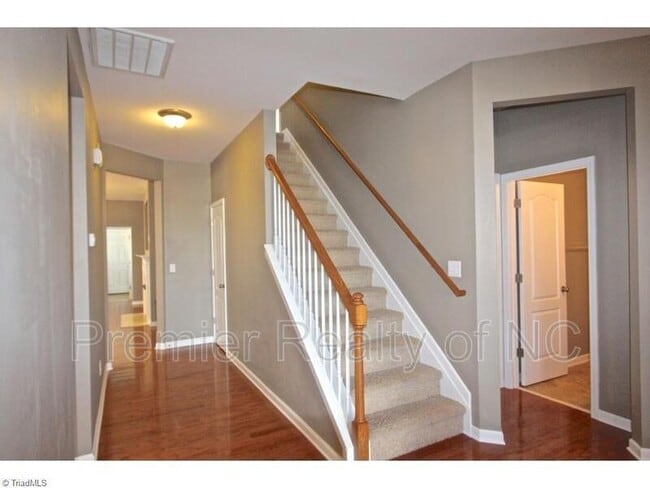 Photo - 185 Parkview Ln