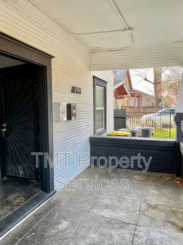 Photo - 202-208 W Oak Street