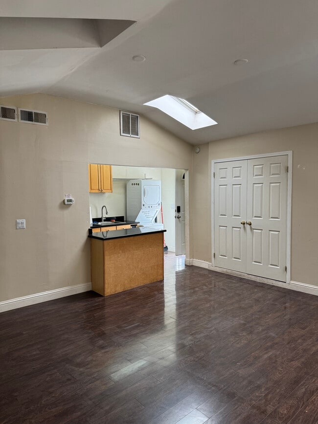 Building Photo - 460 Rosewood Ave Rental