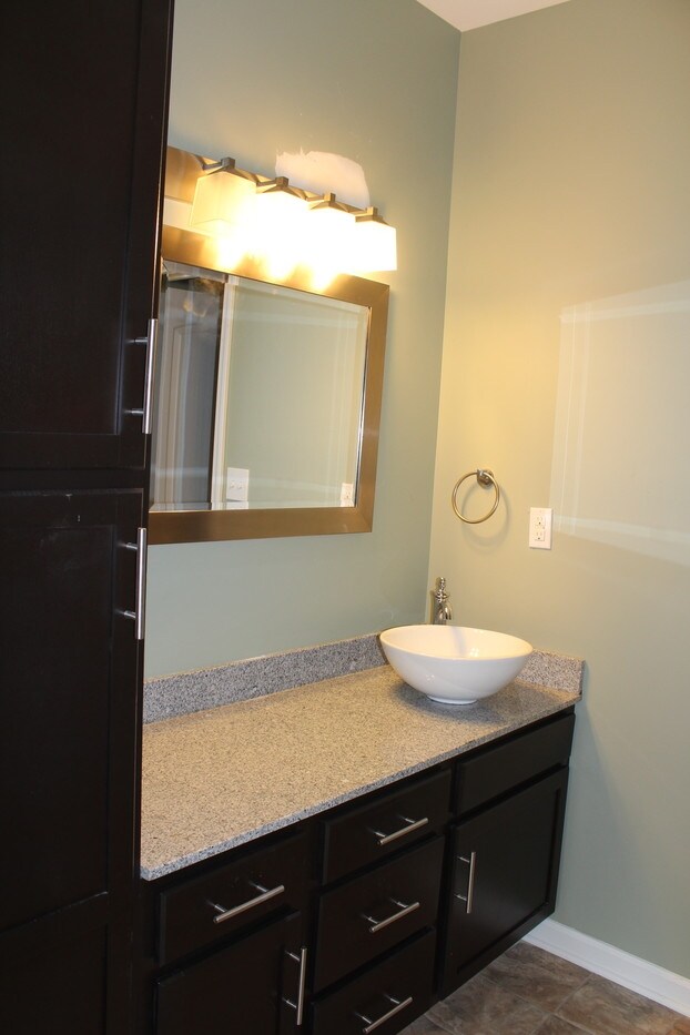Bedroom - Dundee Place Apartments
