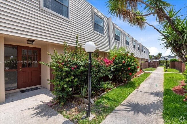 Building Photo - 6603 Winfield Blvd Rental
