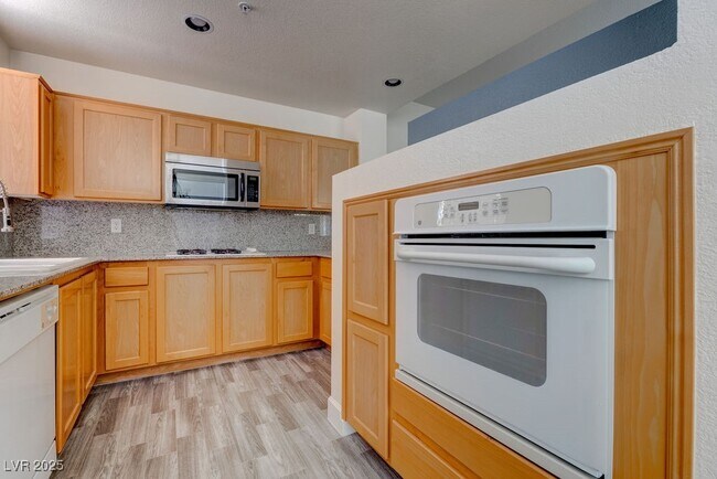 Building Photo - 59 E Agate Ave Unit 403