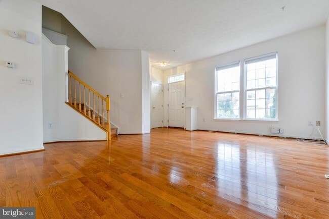 Photo - 1447 Pangbourne Way