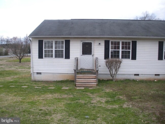 Building Photo - 302 1st St Rental