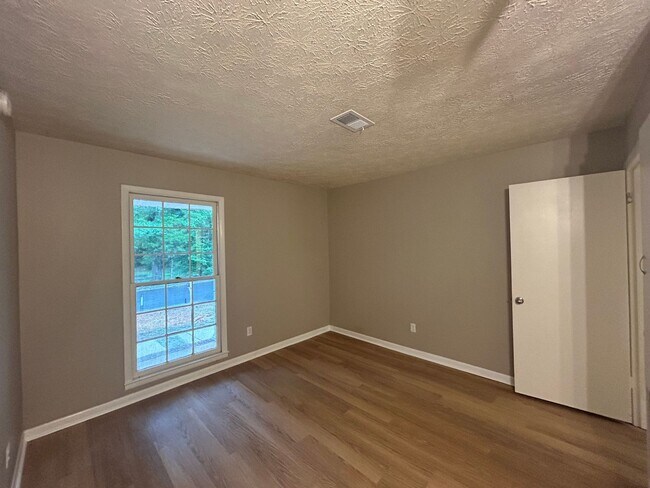 Photo - Oak 100-102 Unit 102