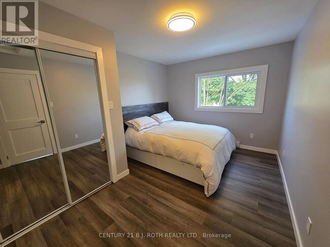 Photo - 82 Albert St N Unité 2