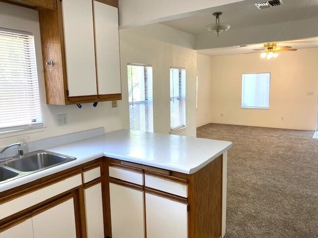 Photo - Cute Cottage Style house!!