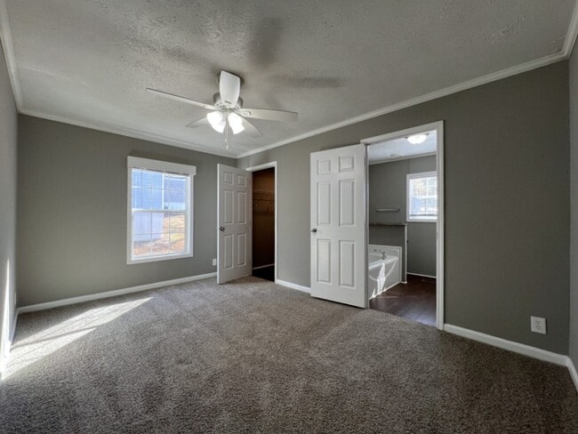 Photo - 125 E Sourwood Dr