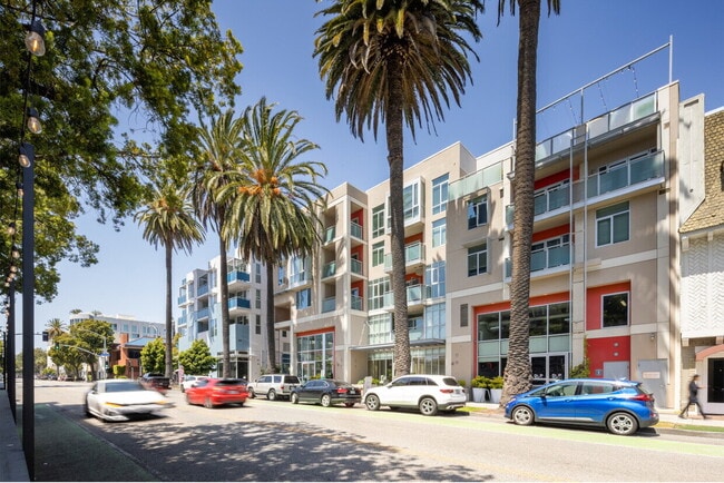 Building Photo - Charming 1-Bedroom Retreat in Prime Santa ... Rental