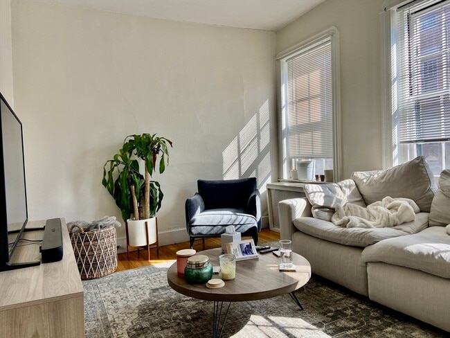 Building Photo - 81 W Cedar St Unit 31