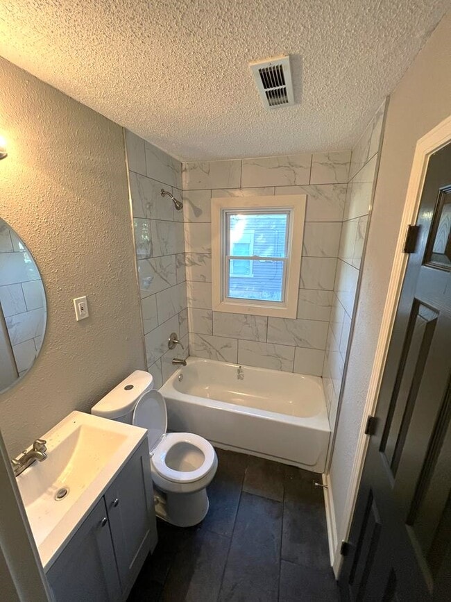 Photo - 862 Marianna St