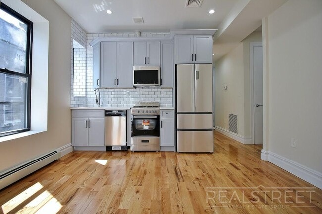 NEW 3 Bed in Crown Heights - NEW 3 Bed in Crown Heights Apartment Unit 2B
