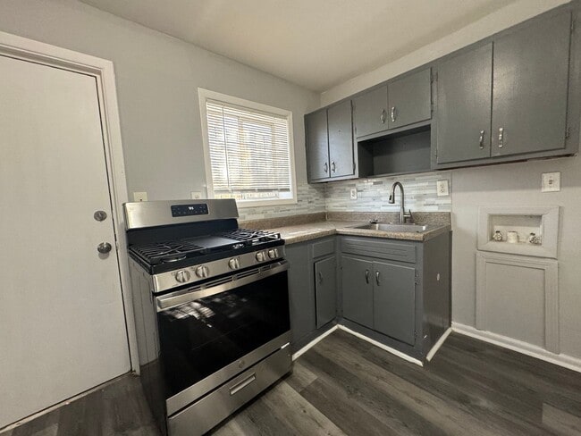 Building Photo - Beautiful 2 Bedroom Unit 1