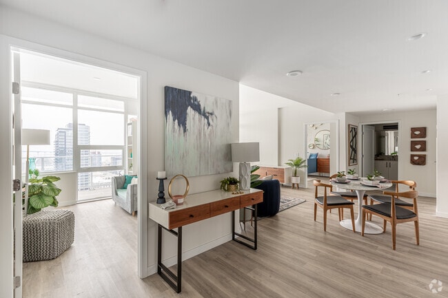 3BR, 2BA - 1,007SF