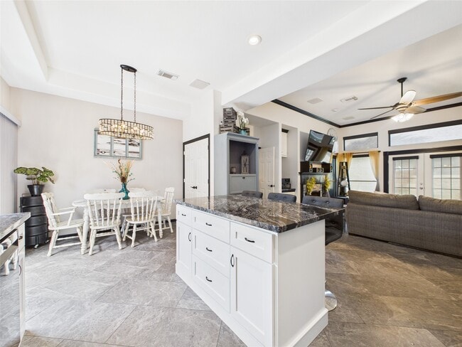 Building Photo - 203 Las Brisas St