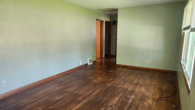 Photo - 905 Pauline Ave