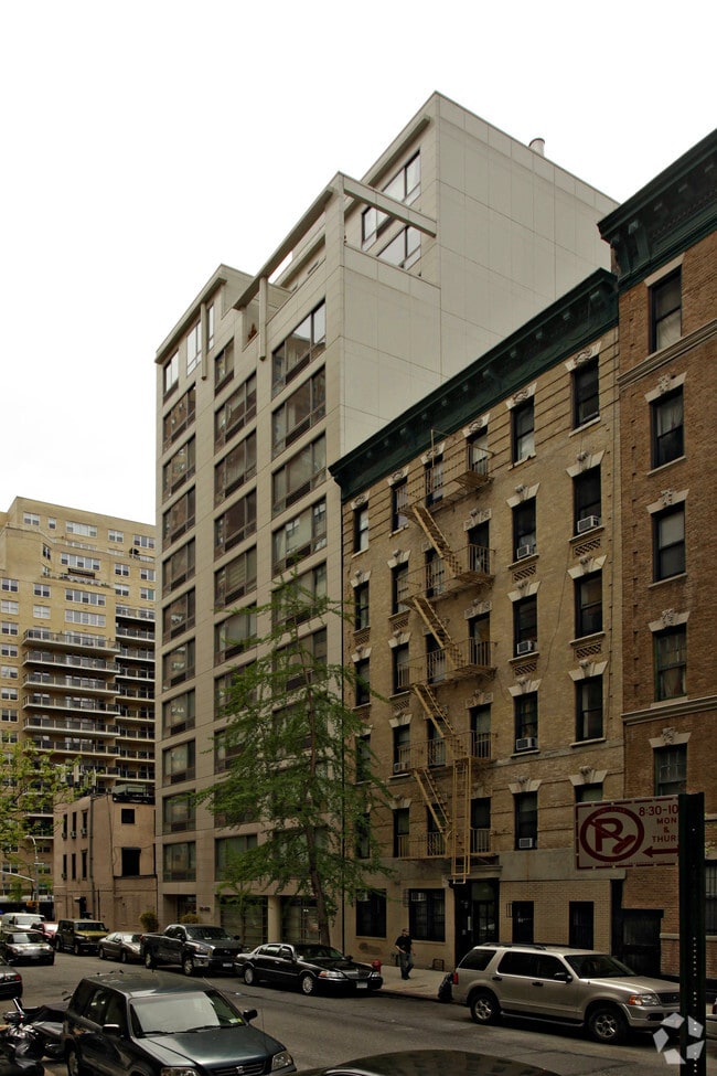 Photo - 242 E 25th St