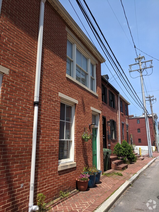 Building Photo - 626 Jasper St Rental
