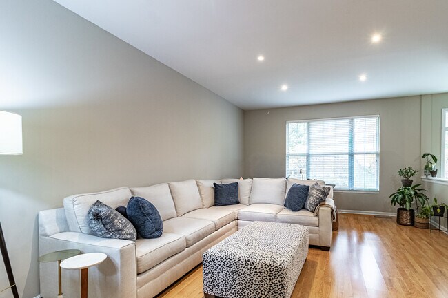 Photo - 431 Pine Lake Cir