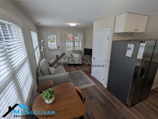 Photo - 2130 Sovereign St