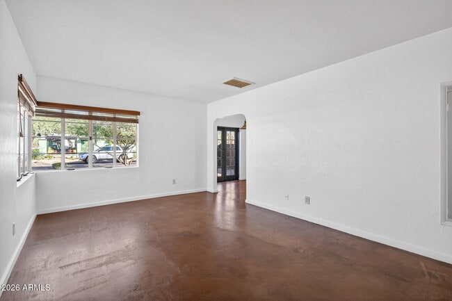 Photo - 901 W Willetta St