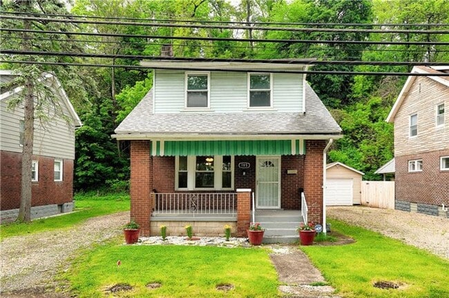 Building Photo - Tucked-Away 3bed 1 bath Treasure with City Perks Just Minutes Away