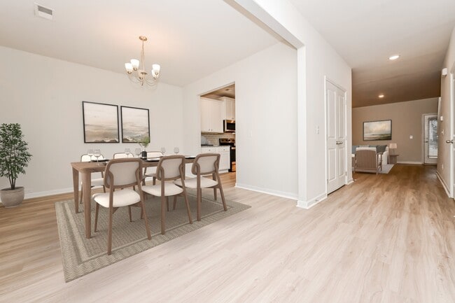 Photo - 3577 Saratoga Cir