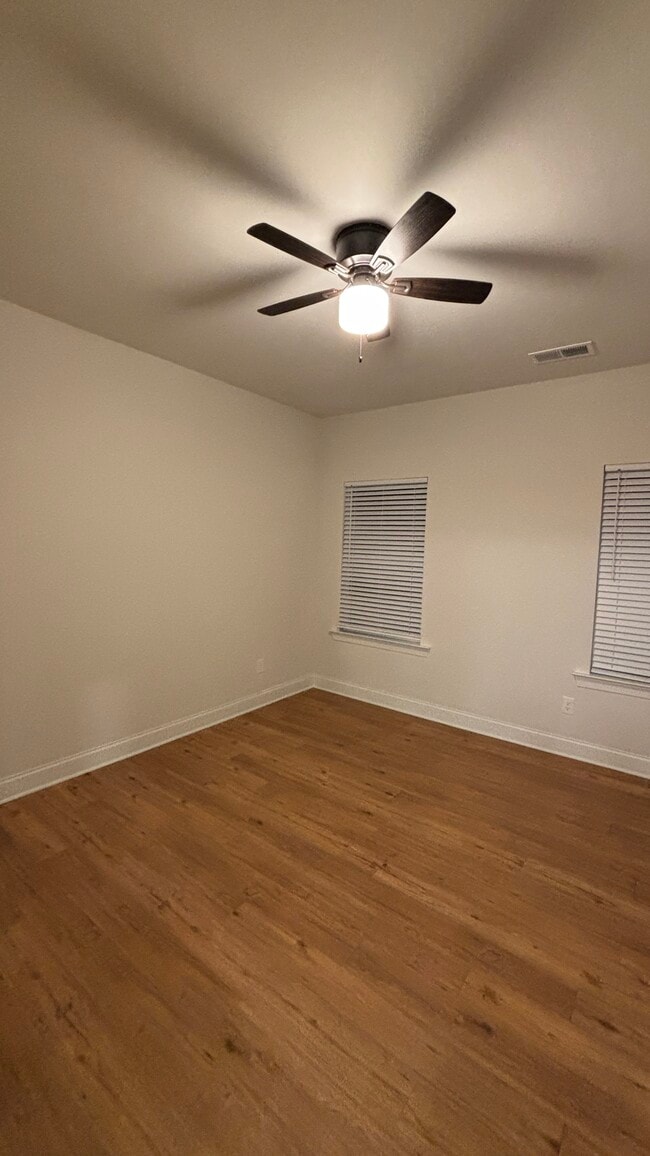 Photo - 4817 Victoria Ave