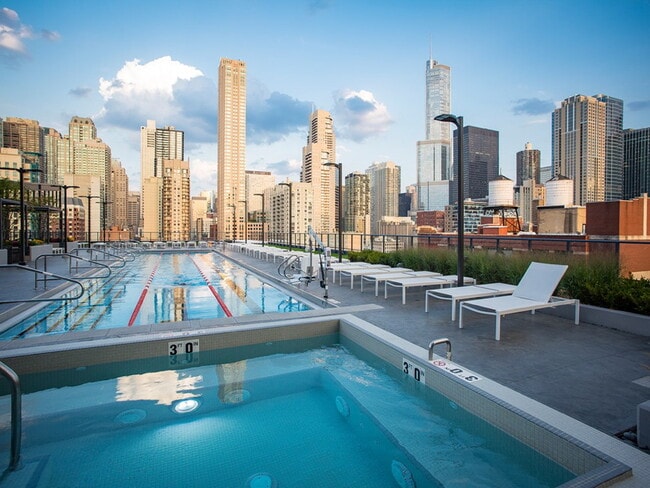 674 N Wells St Unit 1904