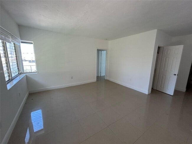 Photo - 8321 Crespi Blvd Unidad 4