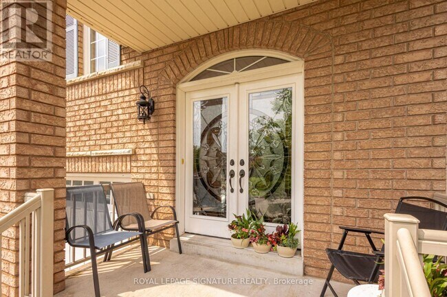 Photo - 1156 Cotswold Ct