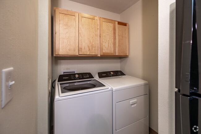 3BR, 2BA - 1,026SF - Washer & Dryer