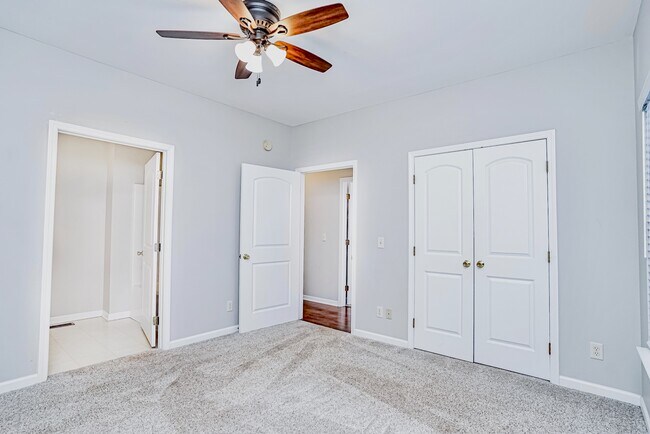 Photo - 105 Woodside Cir