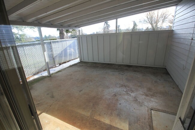 Photo - LAKEPOINTE APARTMENTS