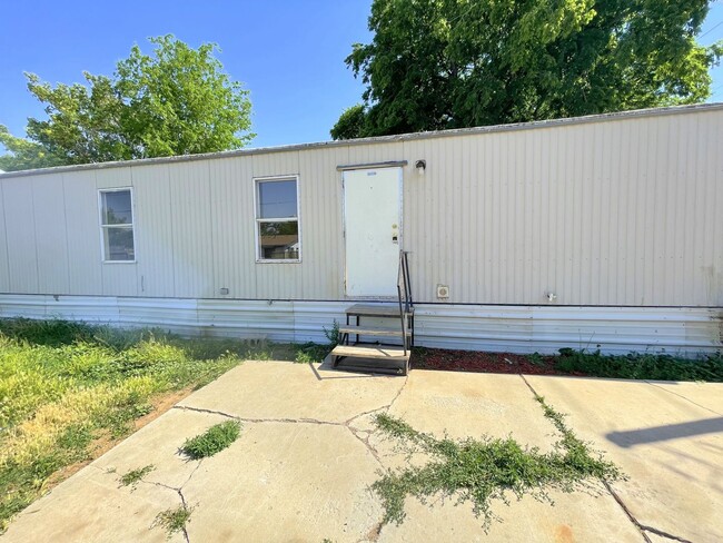 Building Photo - 1700 S Lincoln St Unit C