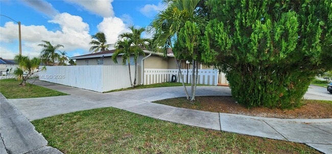 Photo - 4725 SW 143rd Ave