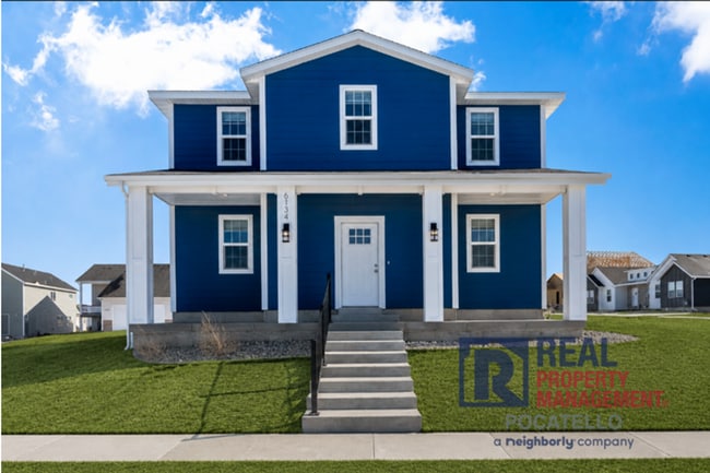 Building Photo - 5 bedroom 3.5 House - 2 car garage