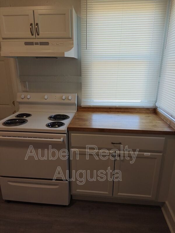 Photo - 2125 Kennedy Dr