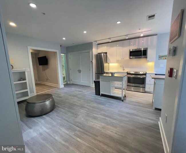 Photo - 1209 G St SE Unit 2