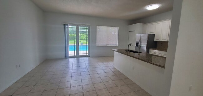 Photo - 420 SE 23rd Ln