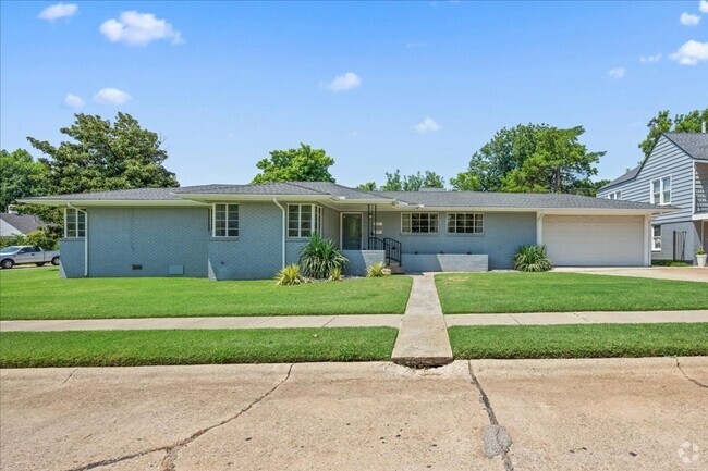 Building Photo - Modern-Charm in Edmond's "Village"! Rental