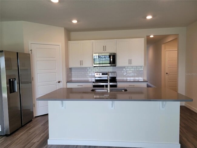 Photo - 399 Tanis Ave