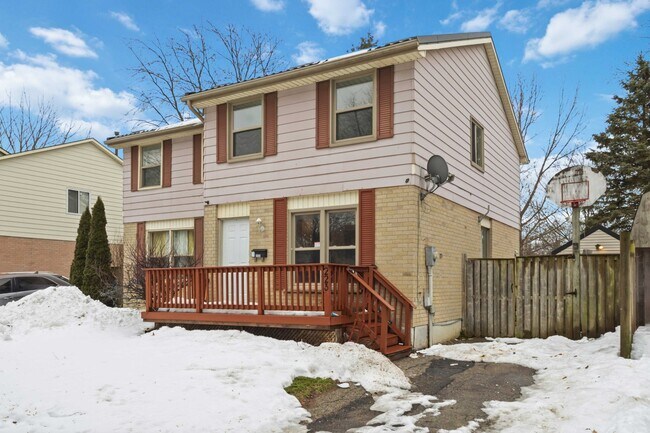 Photo - 3 Bedroom  Home * London NORTH *  Finished Basement | Fenced Yard | Available NOW