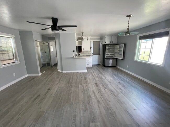 Photo - 610 W Manor Dr