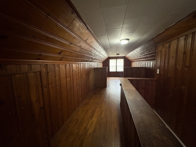 Photo - 19474 Montrose St